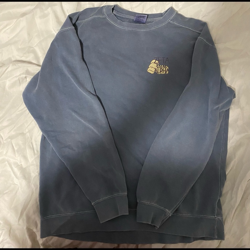 VINTAGE SORORITY MERCH SIZE L SMALL HOLE IN ARMPIT REGION